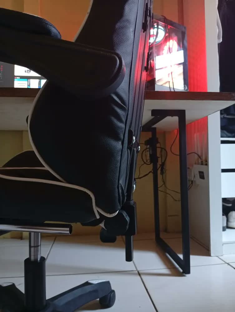 foto de Cadeira De Escritório Gamer Nitro Ergonômica Estofado Couro Sintético Reclinável Altura Ajustável Apoio Para Pés Cor Rosa Luvinco