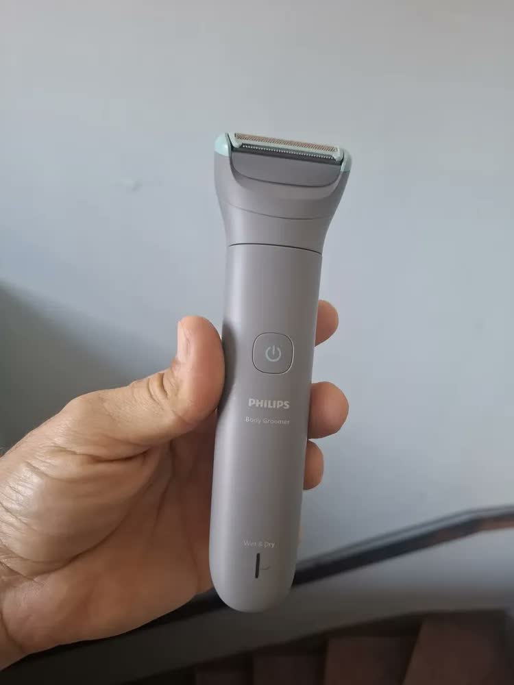 foto de Philips Aparador de pelos Body Groomer Série 3000 para Corpo e Região Íntima Pele lisa com mais conforto | Apara e raspa com conforto| Uso seco e molhado | 80 min sem fio | BG3480/15