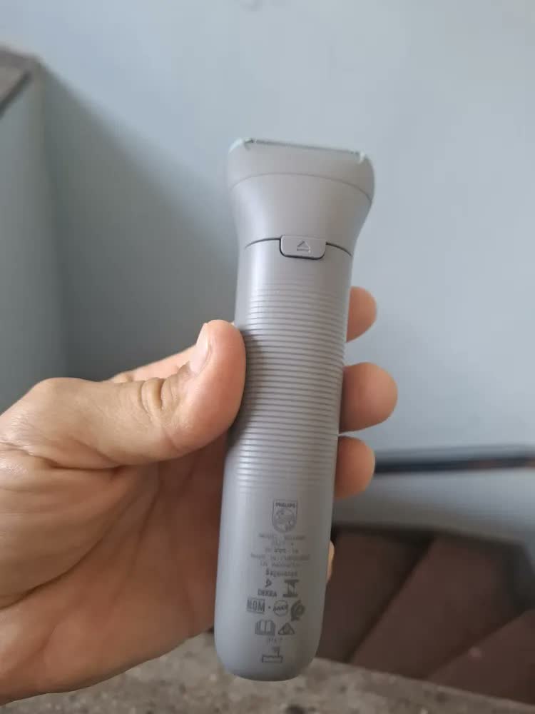 foto de Philips Aparador de pelos Body Groomer Série 3000 para Corpo e Região Íntima Pele lisa com mais conforto | Apara e raspa com conforto| Uso seco e molhado | 80 min sem fio | BG3480/15