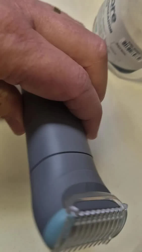 foto de Philips Aparador de pelos Body Groomer Série 3000 para Corpo e Região Íntima Pele lisa com mais conforto | Apara e raspa com conforto| Uso seco e molhado | 80 min sem fio | BG3480/15