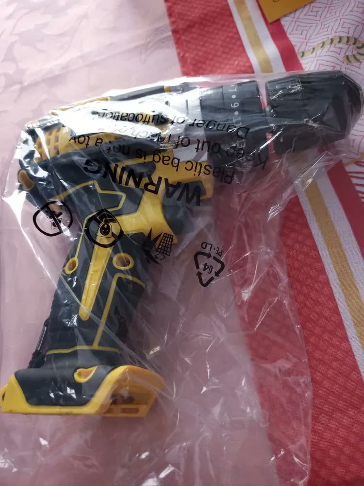 foto de Parafusadeira Furadeira Impacto Sem Fio 21v 2 Bateria 2.000mAh Bivolt Kit Chave Completo Com Maleta brocas chaves carregador