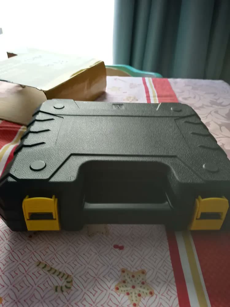 foto de Parafusadeira Furadeira Impacto Sem Fio 21v 2 Bateria 2.000mAh Bivolt Kit Chave Completo Com Maleta brocas chaves carregador