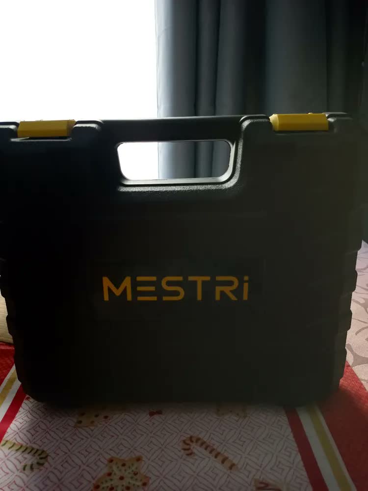 foto de Parafusadeira Furadeira Impacto Sem Fio 21v 2 Bateria 2.000mAh Bivolt Kit Chave Completo Com Maleta brocas chaves carregador