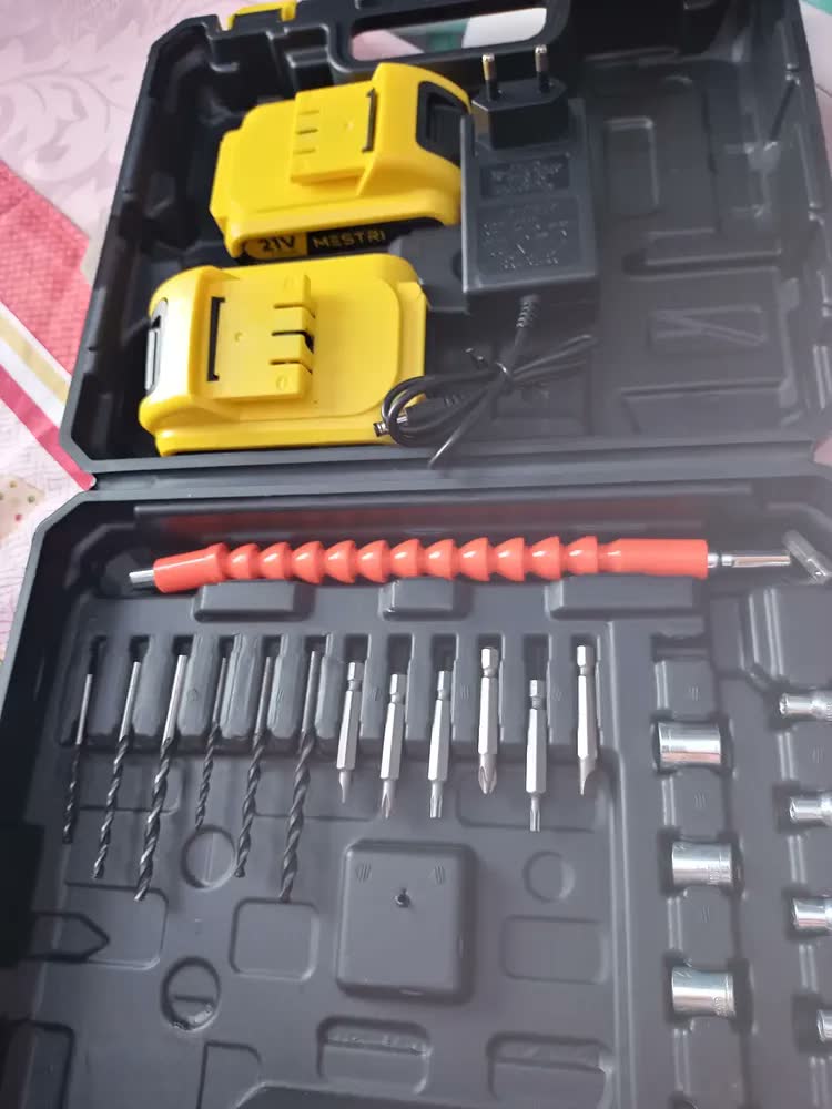 foto de Parafusadeira Furadeira Impacto Sem Fio 21v 2 Bateria 2.000mAh Bivolt Kit Chave Completo Com Maleta brocas chaves carregador