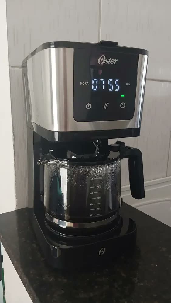foto de Cafeteira Oster Programável 1,2l Com Display Digital Oster Café na hora certa