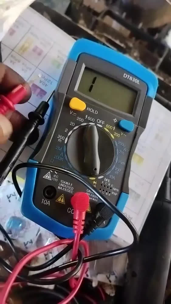 foto de Multímetro Digital Automotivo C/ Iluminação Profissional