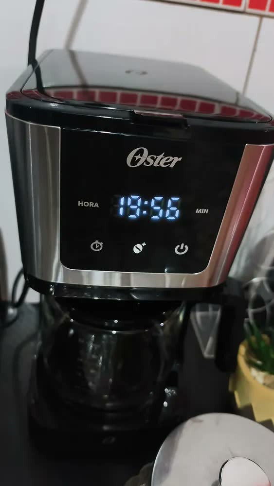 foto de Cafeteira Oster Programável 1,2l Com Display Digital Oster