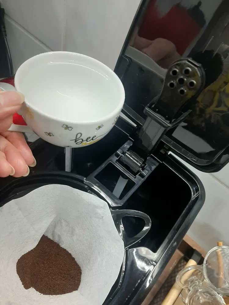 foto de Cafeteira Oster Programável 1,2l Com Display Digital Oster