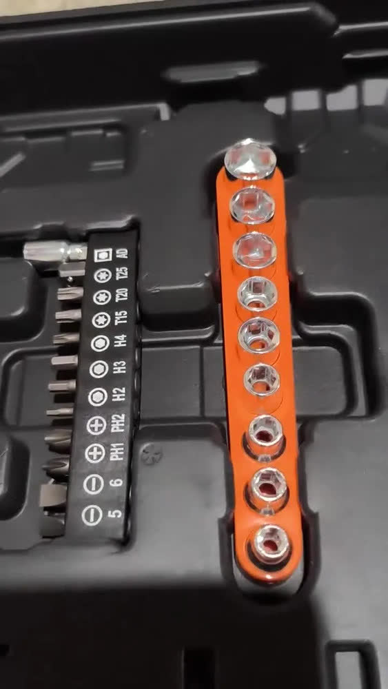 foto de Parafusadeira Furadeira De Impacto A Bateria 21V 3/8” Bivolt 1400 Rpm Com Acessórios E Maleta TB-21PZW The Black Tools