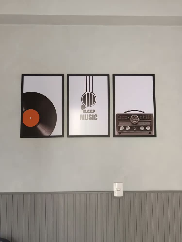 foto de Quadro Decorativo Rock Guitarra Vinil Radio Música Lindo Top Preto E Branco Preto