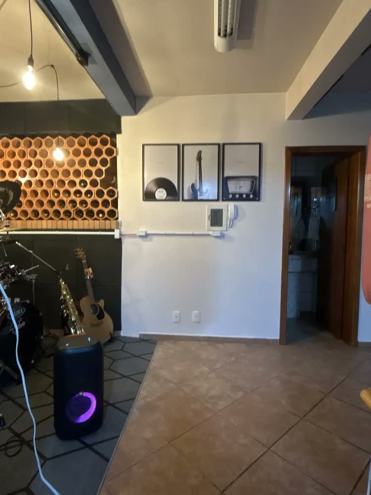 foto de Quadro Decorativo Rock Guitarra Vinil Radio Música Lindo Top Preto E Branco Preto