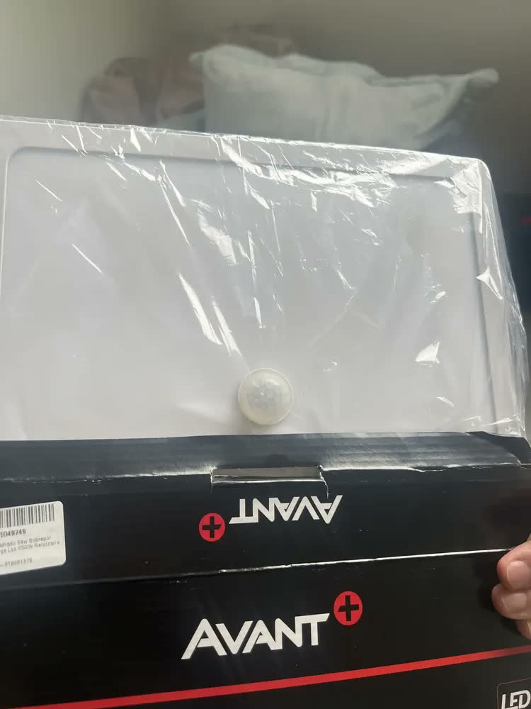 foto de Painel LED Avant Quadrado 24W Sobrepor Sensor Presença Luz 6500K Branco Frio
