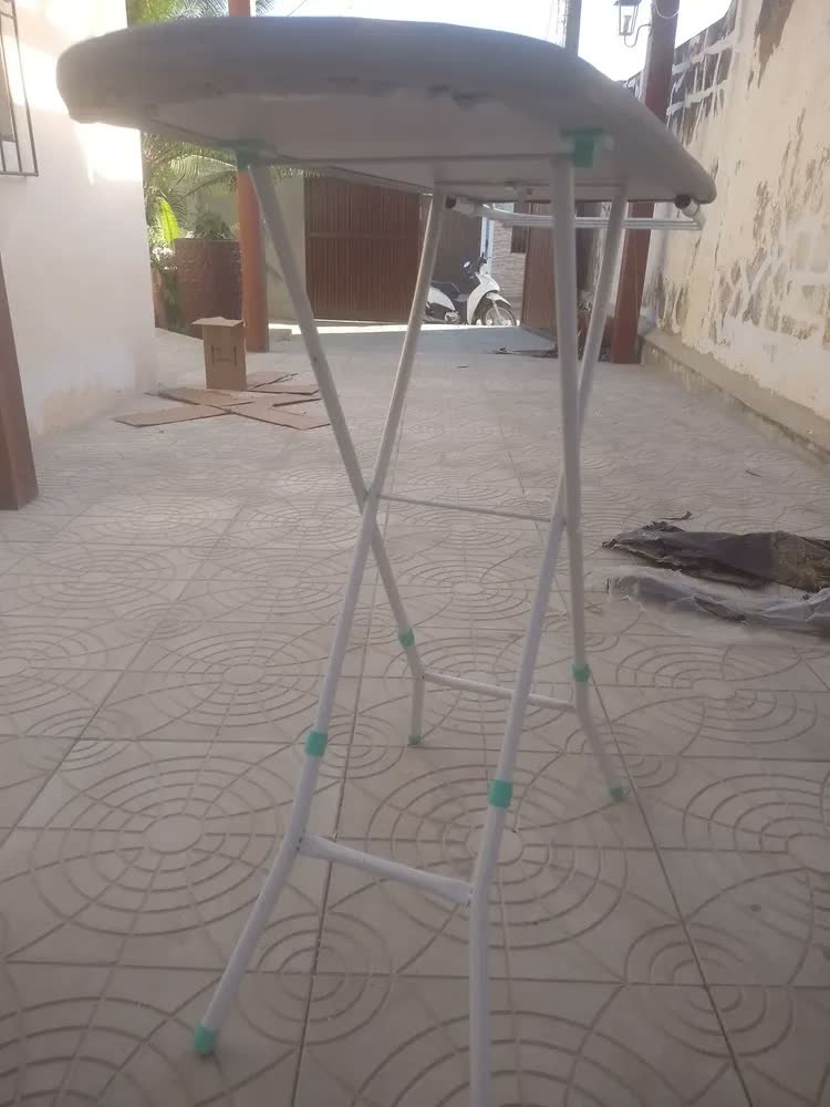 foto de Mesa Passadeira Tábua Passar Roupa Dobrável Extra Forte Lisa Branco