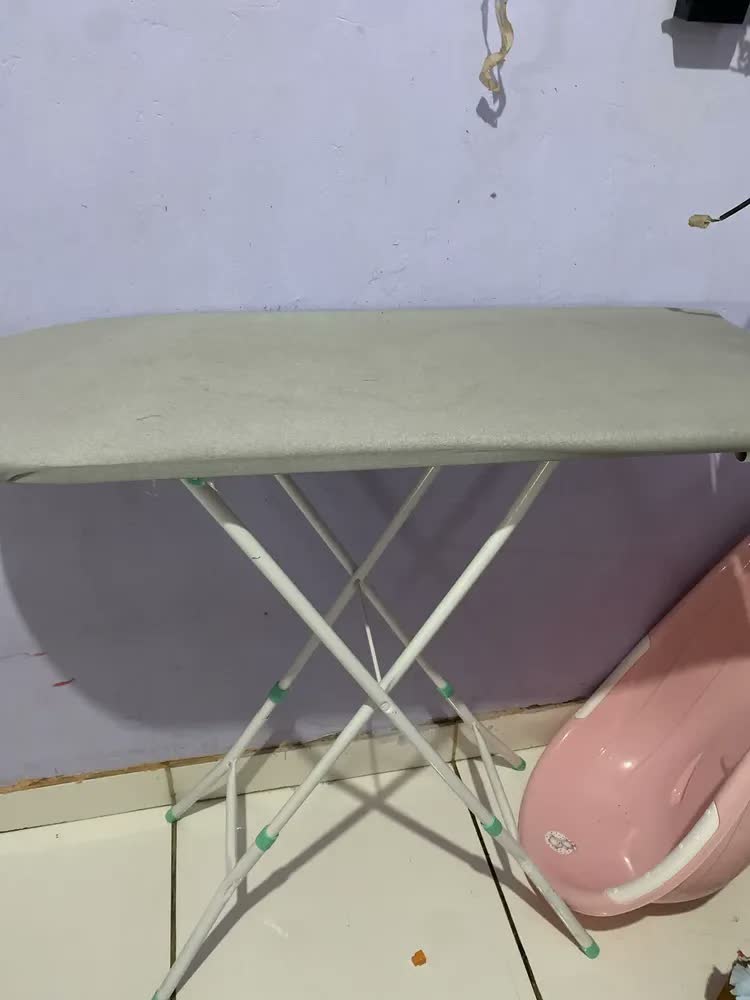 foto de Mesa Passadeira Tábua Passar Roupa Dobrável Extra Forte Lisa Branco