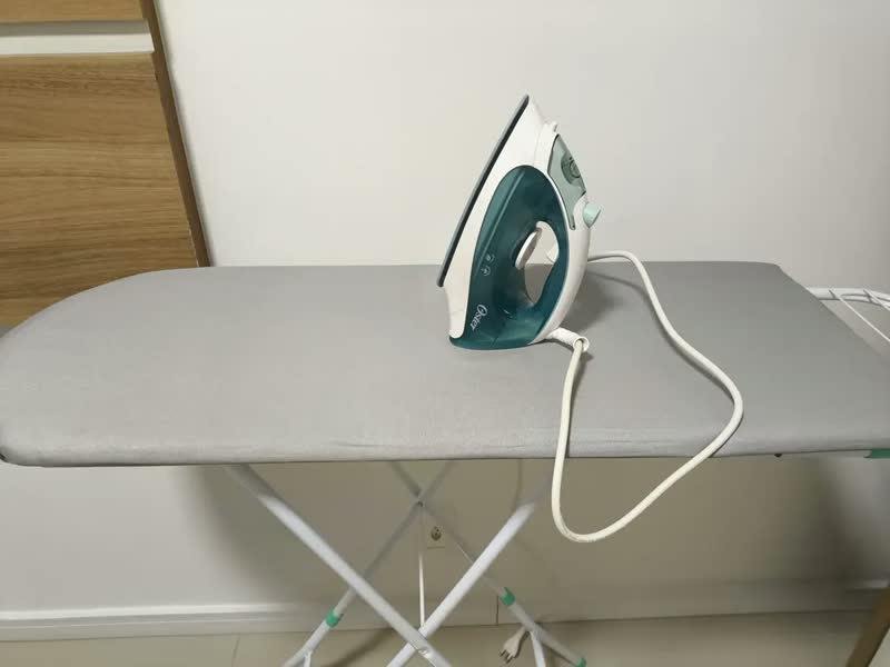 foto de Mesa Passadeira Tábua Passar Roupa Dobrável Extra Forte Lisa Branco