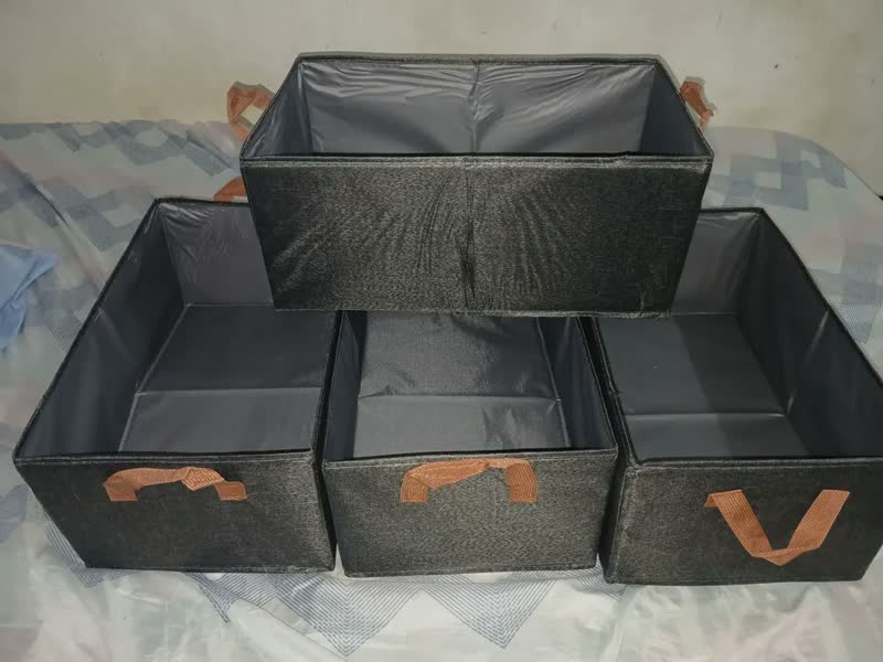 foto de Arminini Kit 4 Caixas Organizadoras Dobráveis Para Guarda-Roupa Closet Armário Cesto Organizador de Roupas em Tecido Poliéster Reforçado com Alças