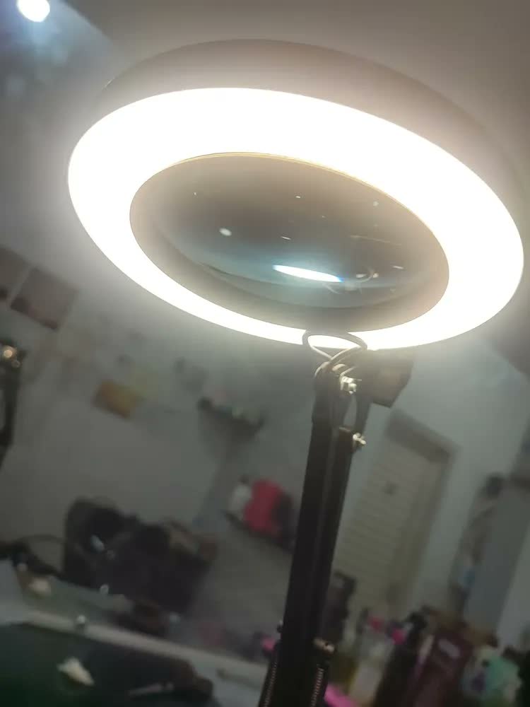 foto de Luminária Lupa Estética Profissional Ring Light Mesa Bancada Cor Preto Nano Bateria