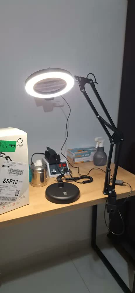 foto de Luminária Lupa Estética Profissional Ring Light Mesa Bancada Cor Preto Nano Bateria