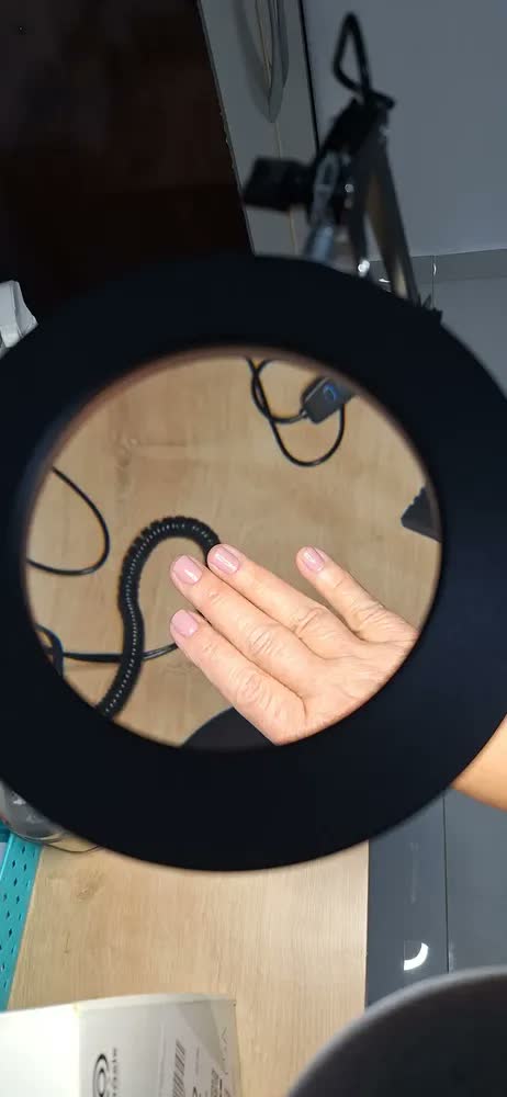 foto de Luminária Lupa Estética Profissional Ring Light Mesa Bancada Cor Preto Nano Bateria