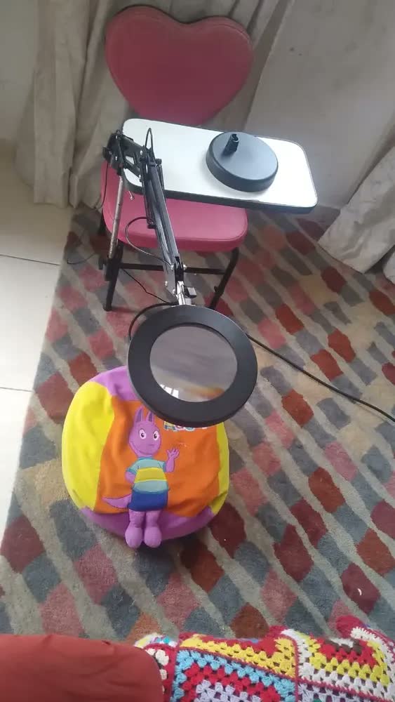 foto de Luminária Lupa Estética Profissional Ring Light Mesa Bancada Cor Preto Nano Bateria
