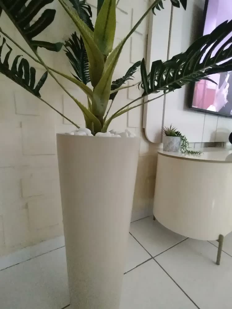 foto de Vaso Polietileno Ibiza Grande Sala Luxo Moderno Decorativo Cor Cimento