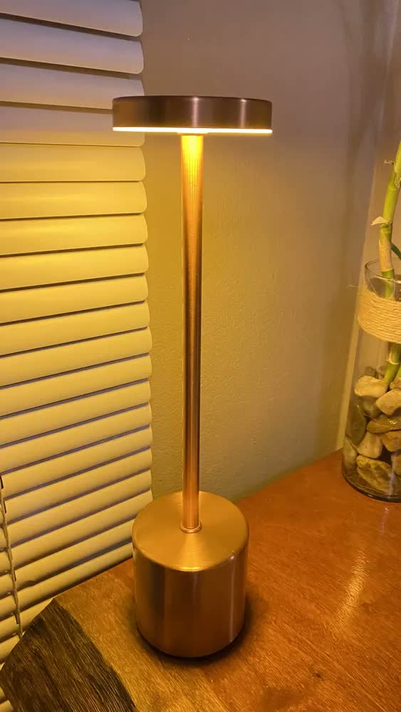 foto de Luminaria Led 3 Cores Sem Fio | Abajur De Mesa Recarregável