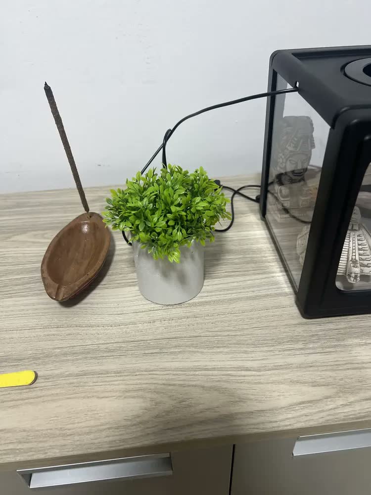foto de Kit 2 Mini Vasos Cachepot Cimento Fosco E Planta Artificial
