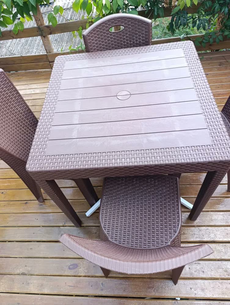 foto de Conjunto Mesa Rattan Quadrada Aja c/ 4 Cadeiras Marrom para Jardim Varanda
