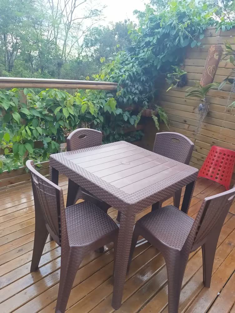 foto de Conjunto Mesa Rattan Quadrada Aja c/ 4 Cadeiras Marrom para Jardim Varanda