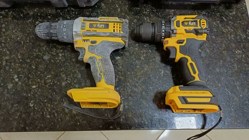 foto de Parafusadeira Furadeira Impacto The Black Tools C/2 Baterias Amarelo E Preto 60hz