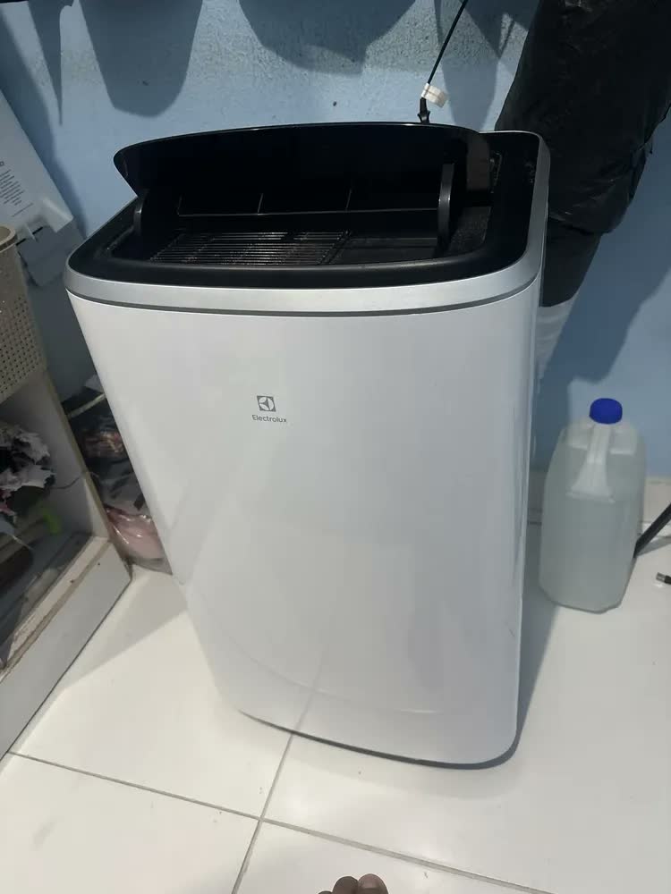 foto de Ar Condicionado Portátil Electrolux 12.000 Btus (sp12f) Branco