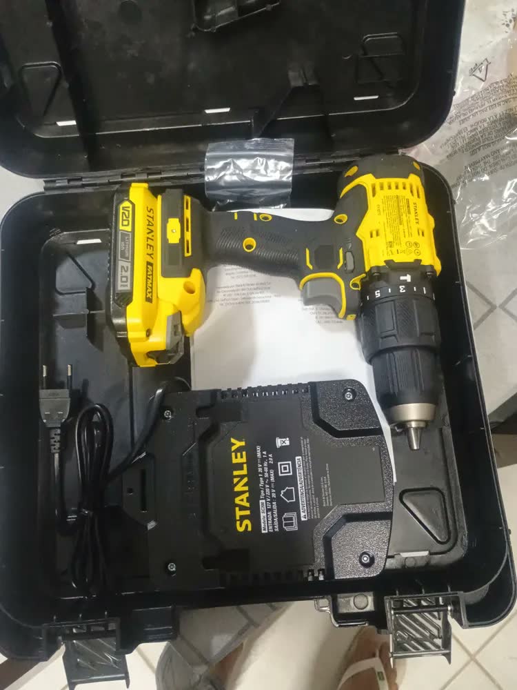 foto de Parafusadeira E Furadeira Impacto 13mm 20v Stanley Scd712d1k 1 Bateria 1 Carregador E Maleta