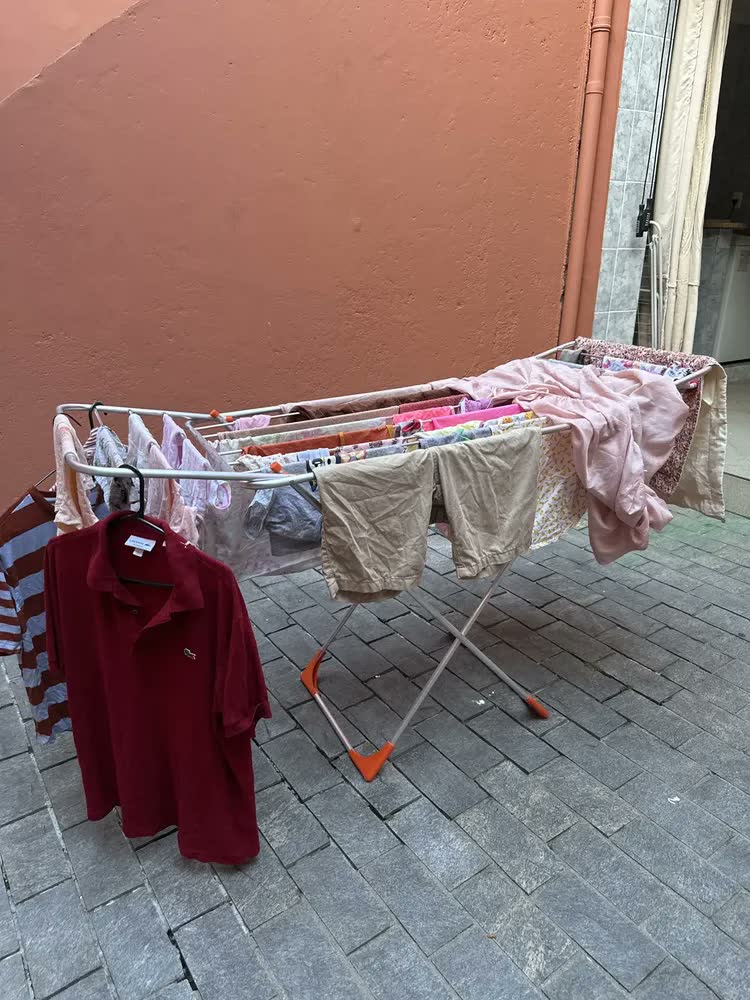 foto de Varal De Chão Com Abas Alumínio Grande 160cm Cinza
