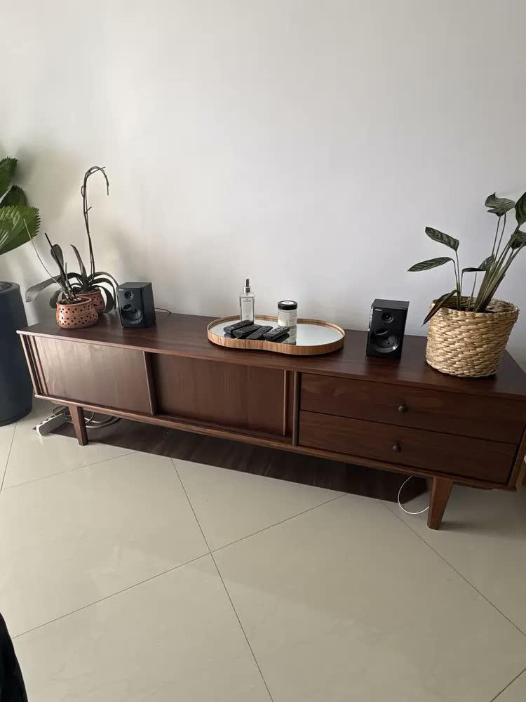 foto de Rack Tv 65 Sala 145 Cm Ripado Madeira Castanho Adamo