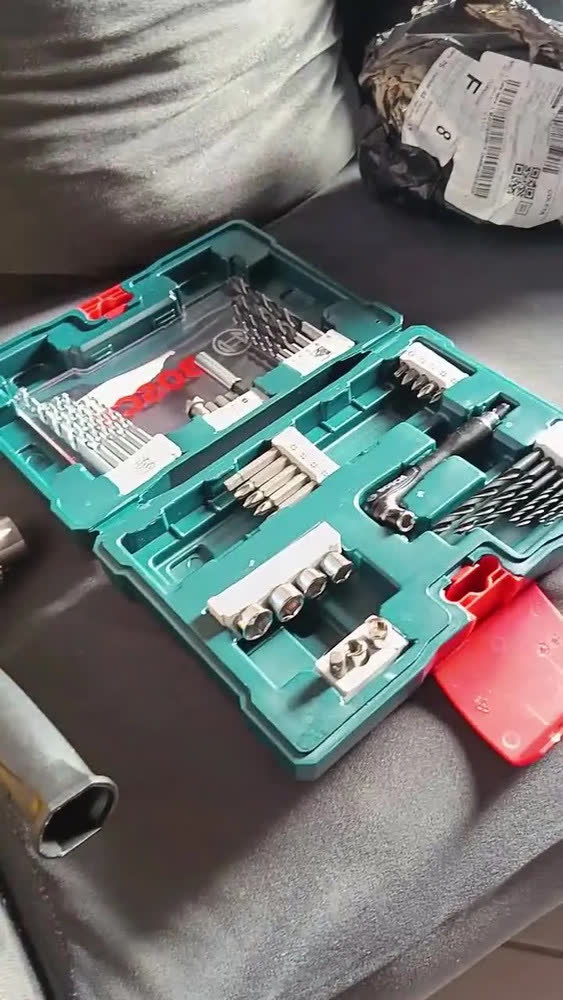 foto de Furadeira De Impacto 1/2 13mm 850w Evald Kit 41 Pçs Bosch