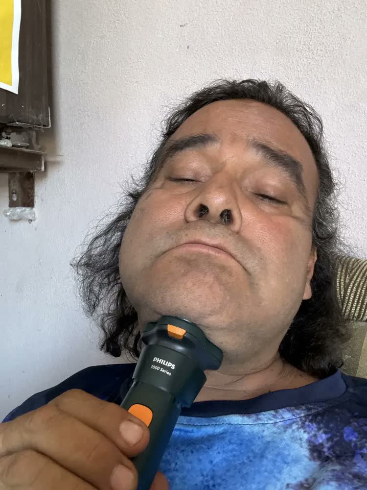 foto de Barbeador elétrico Philips Shaver série 1000 para uso seco e úmido, lâminas Powercut, cabeças flutuantes 3D, modo de operação de 35 minutos S1882/00