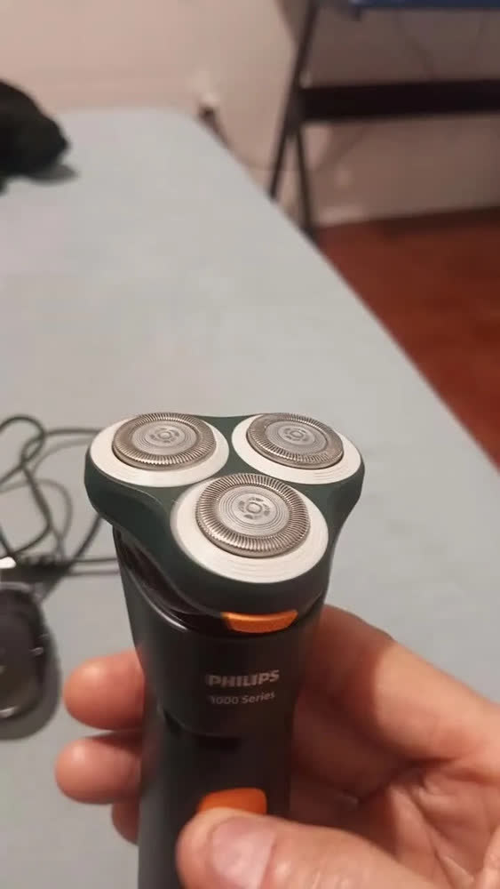 foto de Barbeador elétrico Philips Shaver série 1000 para uso seco e úmido, lâminas Powercut, cabeças flutuantes 3D, modo de operação de 35 minutos S1882/00
