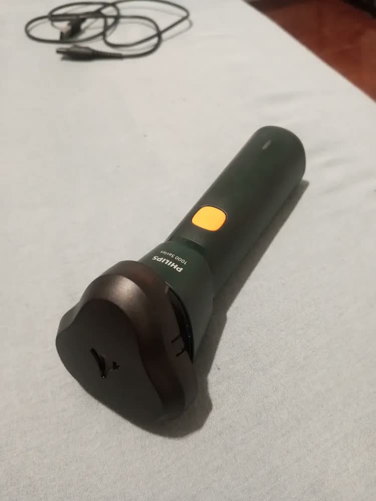 foto de Barbeador elétrico Philips Shaver série 1000 para uso seco e úmido, lâminas Powercut, cabeças flutuantes 3D, modo de operação de 35 minutos S1882/00