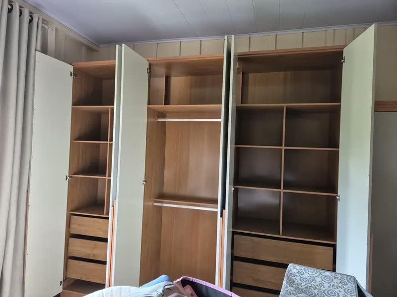 foto de Guarda Roupa Casal 6 Portas Com Pés Em Mdf Bianca Bianchi Cor Nature/off White