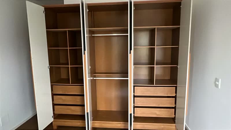 foto de Guarda Roupa Casal 6 Portas Com Pés Em Mdf Bianca Bianchi Cor Nature/off White