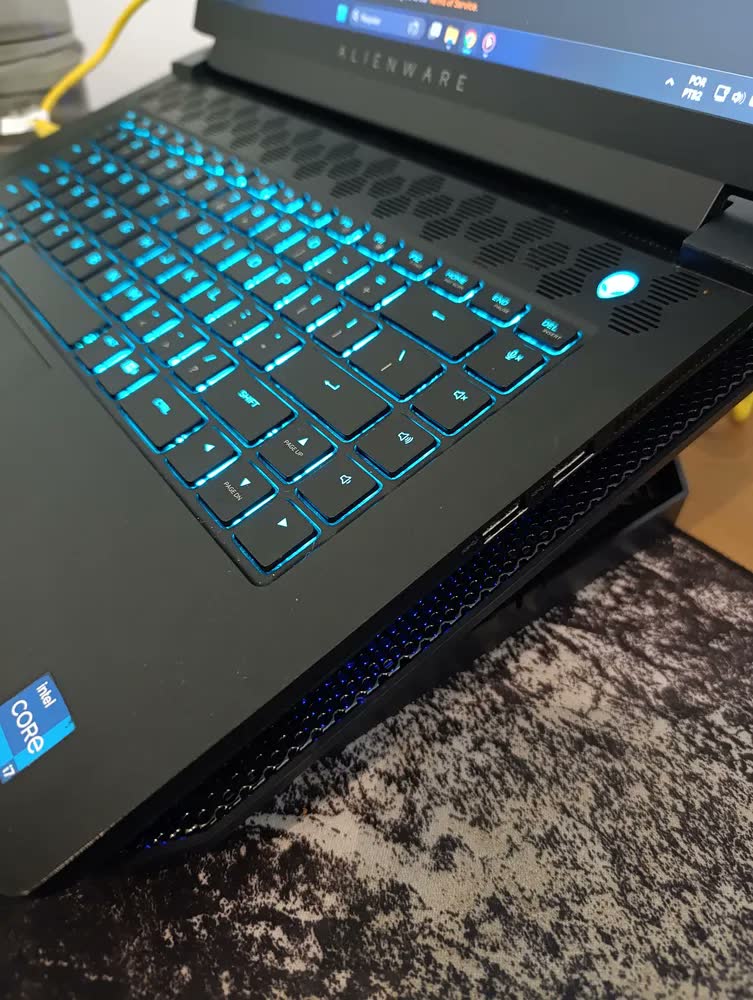 foto de Suporte Notebook Base Led Refrigerada Ventilação Silenciosa Cor Preto Led Azul Ajustável 2 Cooler Ventoinha Até 17 Polegadas