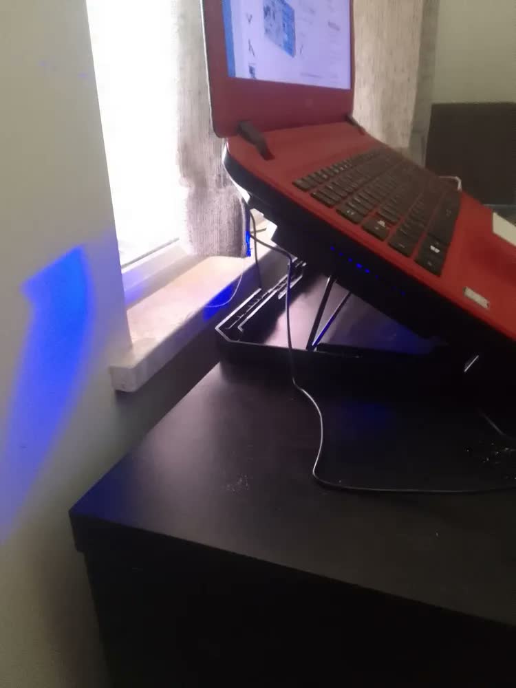 foto de Suporte Notebook Base Led Refrigerada Ventilação Silenciosa Cor Preto Led Azul Ajustável 2 Cooler Ventoinha Até 17 Polegadas