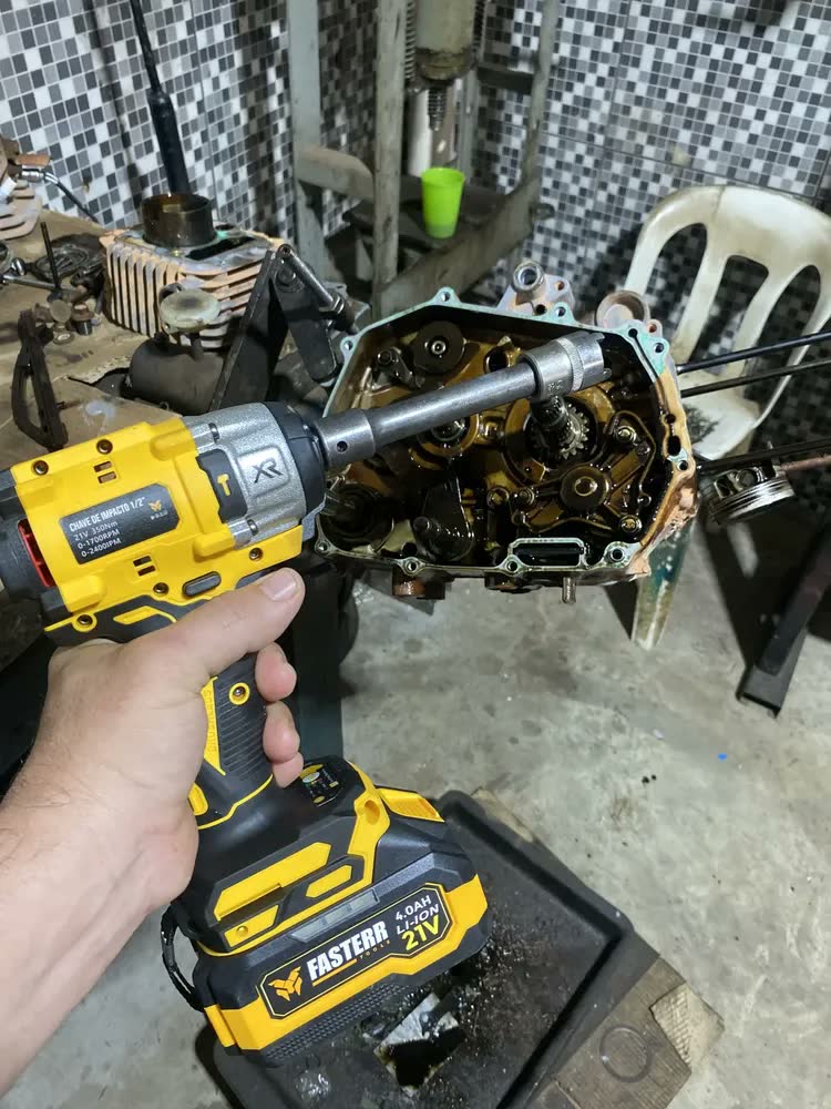 foto de Kit Furadeira Parafusadeira + Chave Impacto Profissional 21v
