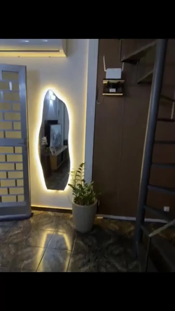 foto de Espelho Corpo Inteiro com LED Modelo Vitral 150x50 cm Ideal para Banheiro, Hall, Escritório, Sala e Quarto - Moldura Lapidada Vitral com Iluminação LED Quente para Ambientes e Decoração