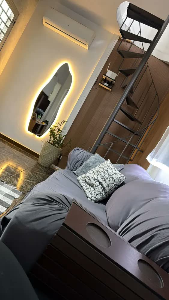 foto de Espelho Corpo Inteiro com LED Modelo Vitral 150x50 cm Ideal para Banheiro, Hall, Escritório, Sala e Quarto - Moldura Lapidada Vitral com Iluminação LED Quente para Ambientes e Decoração