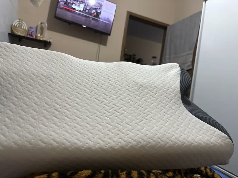 foto de Travesseiro Alivio Dores Ombros Pescoço Coluna Infravermelho Branco