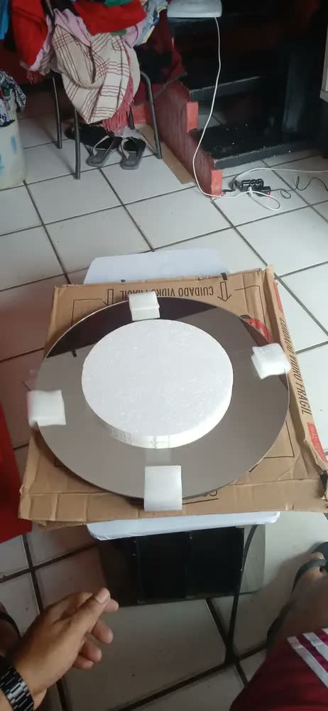 foto de Espelho Redondo 40cm com Iluminação LED Fria para Parede - Ideal para Quarto, Banheiro e Sala, Moldura Lapidada de 40cm, Perfeito para Decoração