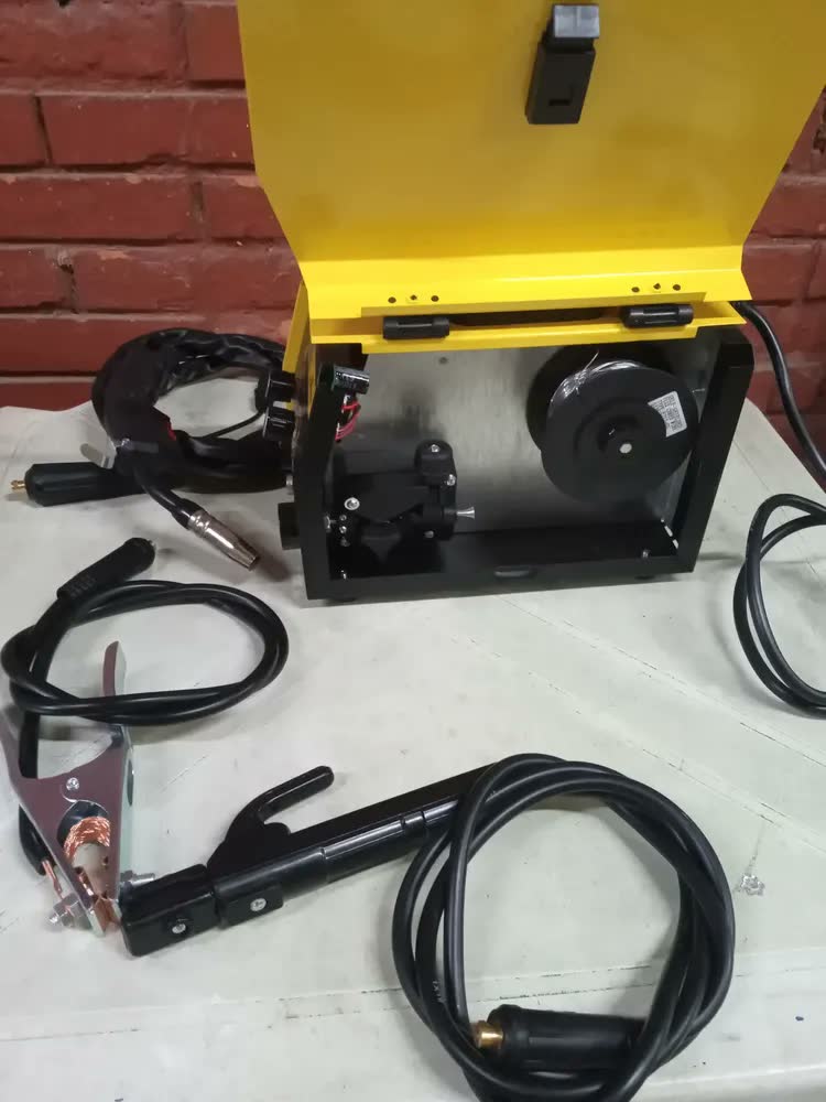 foto de Máquina Solda Inversora Mig 160a Sem Gás 3 Em 1 Tig Lift Eletrodo EasyMig Start Cor Amarelo 50 Hz/60 Hz