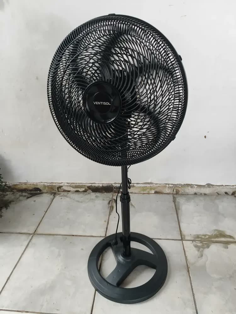 foto de Ventilador de Coluna Ventisol Turbo com 6 Pás de 40cm