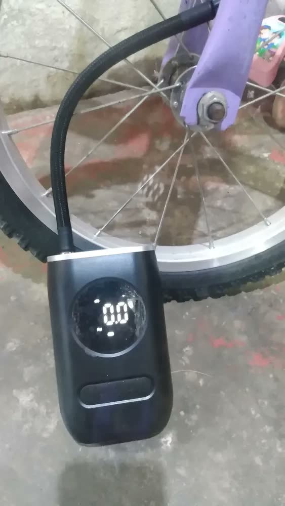 foto de Compressor de Ar Portátil Blackone 150 psi Bateria 4000mah Para Veículos